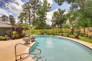 Outdoor Kitchen and Hot Tub Tranquil Home in Humble - Humble - 0