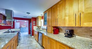 Hot Tub Pet Friendly Close to Downtown St Aug - 4
