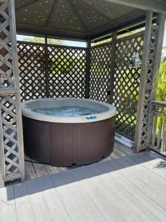 Hot Tub Pet Friendly Close to Downtown St Aug - 3