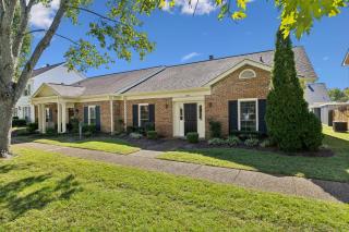 Charming Vintage 3 Bedroom Townhome 30 or more Days by SkyRun Nashville - Nashville - 4