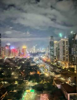 Stylish Makati 2BR Condo with KTV and Awesome Pools! - Manila - 3