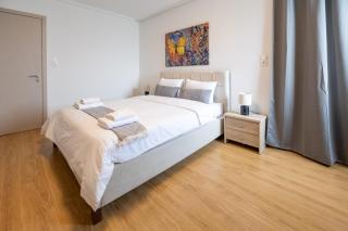 Elegant Sea View Stay - Piraeus Port - 3