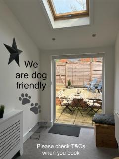 Westfield Town-House Free Parking, Secure Garden - 7