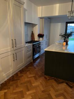 Beautiful large family home 5 bedrooms,3 bathrooms - 8