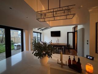 Beautiful large family home 5 bedrooms,3 bathrooms - Cardiff - 6