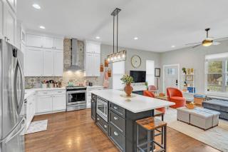 CMA FEST The BlueBelle E Nash Songwriter Stay 3 Bed 3 Bath Hot Tub Fenced Yard 30 or more Days by SkyRun Nashville - 7