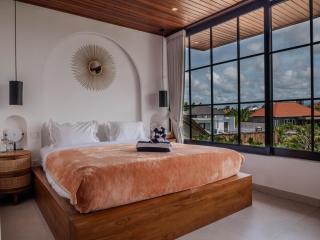 NEW! Villa Kabagiaan - 4BR Villa near Canggu - Kerobokan - 1
