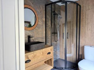 Fun city stay with hot tub, ping pong, pool table and soft play - - 9