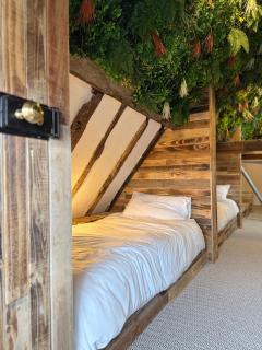 Fun city stay with hot tub, ping pong, pool table and soft play - - 4