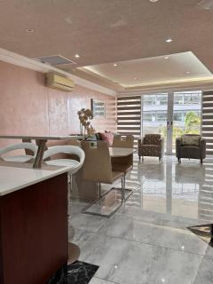 Accommodation Front - Spectacular 2 Bedroom with Canal Views Near Ushaka - Durban - 5