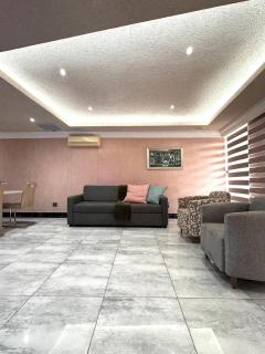 Accommodation Front - Spectacular 2 Bedroom with Canal Views Near Ushaka - Durban - 4