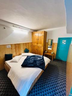 MeMooners Hostel & Riverside Cafe - 4