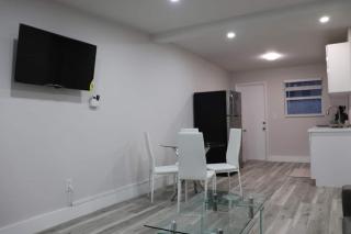 Flamingo Beach House By Joye Homes - Dania Beach - 4