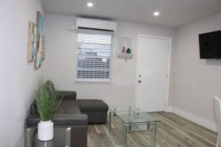 Flamingo Beach House By Joye Homes - Dania Beach - 8