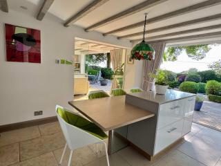 2-Bed Cottage Garden Views near the Peak District - Macclesfield - 1