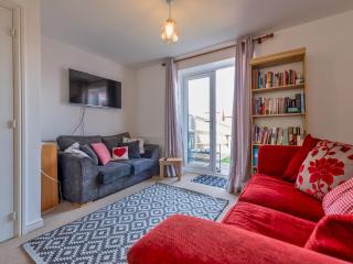 Pass the Keys Modern Bright Home Bunk Beds GardenParking - Telford - 7