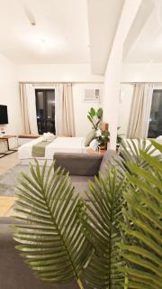 Deluxe One Bedroom Suite by Christine Suites infront of Trinoma Mall - Manila - 8