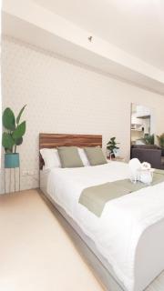 Deluxe One Bedroom Suite by Christine Suites infront of Trinoma Mall - Manila - 7