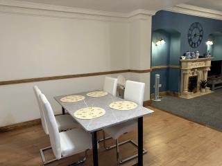 Welbeck House, close to Swansea Central - - 8