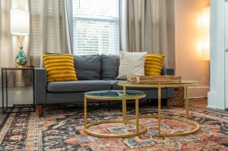 Cedar Blossom Bungalow is a cozy getaway with a 5 minute walk to downtown! - Hot Springs - 3