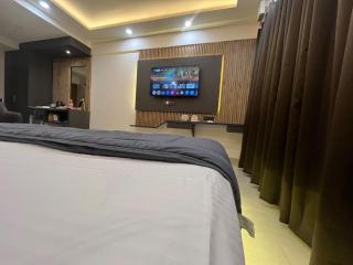 Luxuriesstay 2 Omaxe Hazratganj Near Ekana stadium - Lucknow - 3