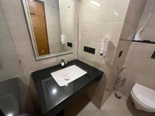 Luxuriesstay 2 Omaxe Hazratganj Near Ekana stadium - Lucknow - 5