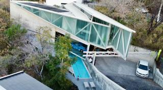 Hightech deluxe master suite and pool access - 9