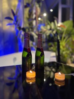 Hightech deluxe master suite and pool access - 7