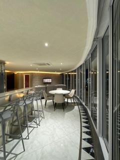 Accommodation Front - Phenomenal 6 Sleeper with Harbour Views - Durban - 5