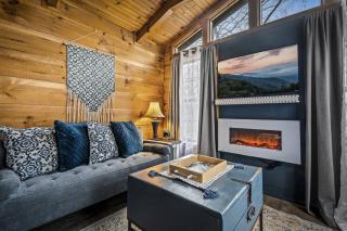 Romantic cabin with hot tub a - McCookville - 7