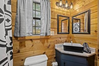 Romantic cabin with hot tub a - McCookville - 2