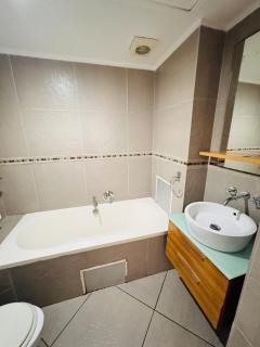 Accommodation Front - Coastal Escape 4 sleeper - Durban - 9