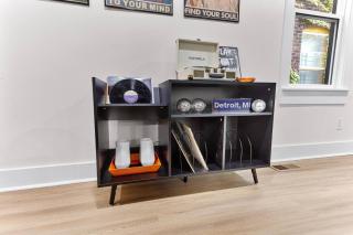 New! Modern 4BDRM near Downtown, pet-friendly - Detroit - 8