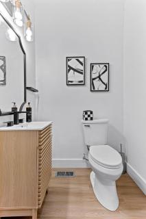 New! Modern 4BDRM near Downtown, pet-friendly - Detroit - 7