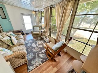 N1019 immaculate 2 b 1 Ba 1978 beach bungalow - Jensen Beach - 0