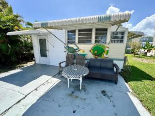 N1019 immaculate 2 b 1 Ba 1978 beach bungalow - Jensen Beach - 9