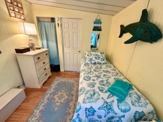 N1019 immaculate 2 b 1 Ba 1978 beach bungalow - Jensen Beach - 6