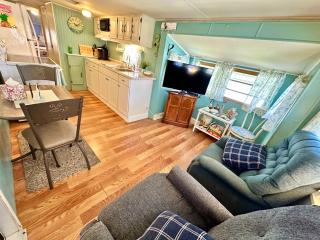 N1019 immaculate 2 b 1 Ba 1978 beach bungalow - Jensen Beach - 4
