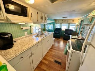 N1019 immaculate 2 b 1 Ba 1978 beach bungalow - Jensen Beach - 2