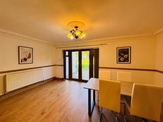 Welbeck House, close to Swansea Central - - 6