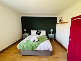 Welbeck House, close to Swansea Central - - 3