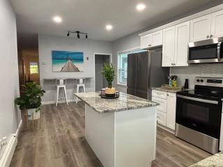 Stylish 5-bedroom near Downtown Providence & Providence College - Providence - 0