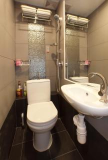 旺角地铁3分钟 经济型大床房 独立卫浴 免费WIFI 1-2人入住 Budget Double Rm in Mong Kok for 1-2 Guests-3min to MTR and Private Bathroom - Hongkong - 2