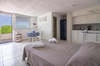 GuestHost - Cozy Open-Plan Apartment in Sardinia - Costa Corallina - 3