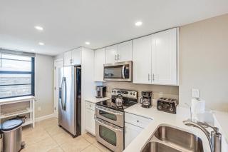 Direct Beach Access Marco Island Resort Condo! - Marco Island - 8