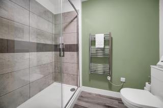 Spacious & Stylish - Free Parking - Fast Wifi - Cardiff - 6