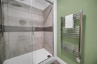 Spacious & Stylish - Free Parking - Fast Wifi - Cardiff - 5