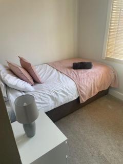 Modern 3-Bedroom Home - Sleeps 6 - 15 Mins to Town - Darlington - 9
