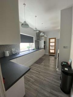 Modern 3-Bedroom Home - Sleeps 6 - 15 Mins to Town - Darlington - 7