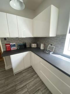 Modern 3-Bedroom Home - Sleeps 6 - 15 Mins to Town - Darlington - 3